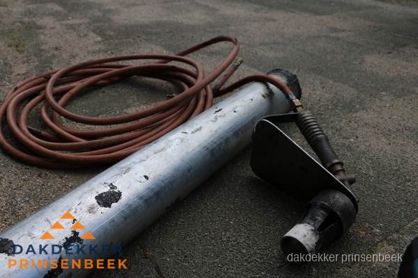 Dakdekker gasbrander en gereedschap voor spoedklus in Prinsenbeek Dakdekker gasbrander en gereedschap voor spoedklus in Prinsenbeek