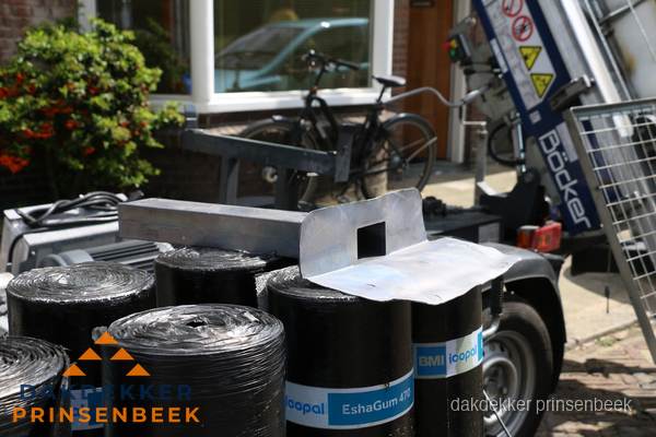 Dakbedekkingsmateriaal en dakgoot onderdelen in Prinsenbeek