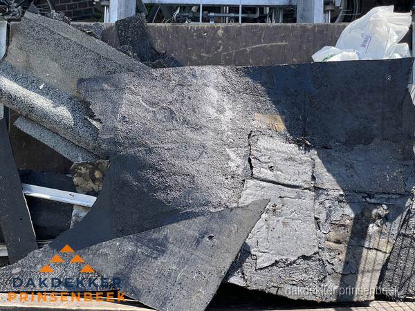 Kosten dakrenovatie: afvoer oud dakmateriaal in Prinsenbeek