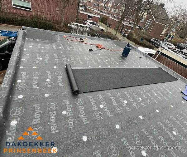 Dakrenovatie plat dak met bitumen dakbedekking in Prinsenbeek