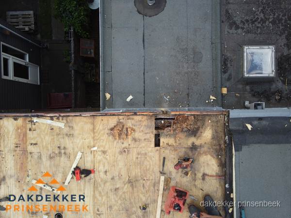 Dakschade en renovatie plat dak vanuit de lucht in Prinsenbeek Dakschade en renovatie plat dak vanuit de lucht in Prinsenbeek