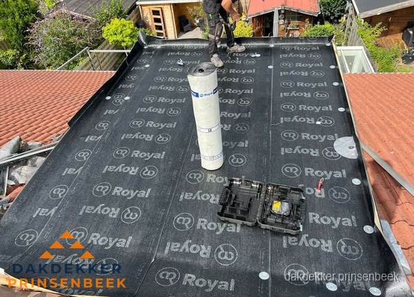 Dakrenovatie met Royal onderdak op plat dak in Prinsenbeek